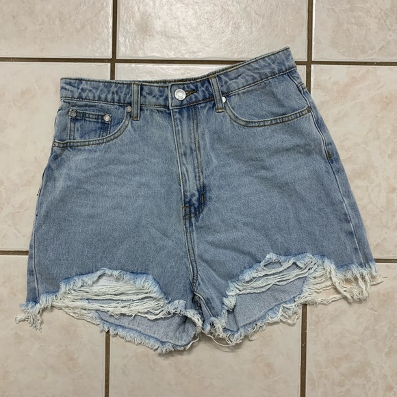 NWT MISSGUIDED Light Blue Extreme Rip Hem High Waist Denim Shorts Sz 6 G1805989 - Picture 6 of 15
